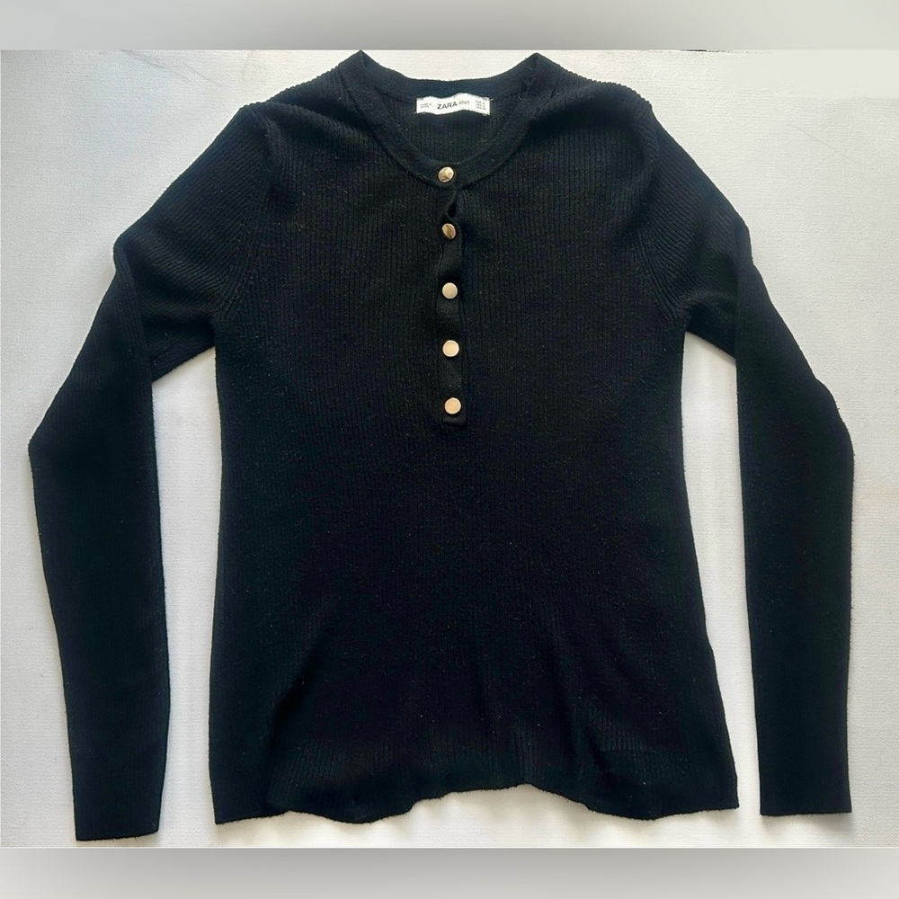 Zara women’s Black Long Sleeve Top with Gold Buttons.  Size M.